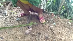 Desi Indian Bhabhi Outdoor Public Peeing Movie Compilation