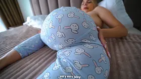 Jenny Lux tempts son with a morning internal cumshot surprise