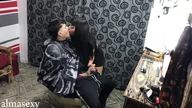 Almasexy69 gets her lengthy hair caught in a barber's stool while getting boned stiff in the Morocha Petera fashion