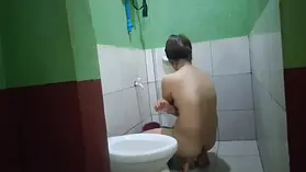 Missladygirl00 gives a steamy Pinay blowjob and gets a cumshot on her face