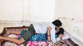 Bhabhi Ji Ko Pel Diya Uski Apartment Me: Desi Aunty and her Asian lover get hardcore with homemade anal action