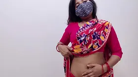 Watch Saree Village Boudi get off on real finger-tickling in a homemade video