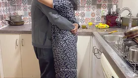 Sonnie-in-law munches Hira Indian Sweetheart's enormous COUGAR slit while Daughter is out